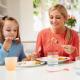 Дитина не їсть прикорм: тактика поведінки мами